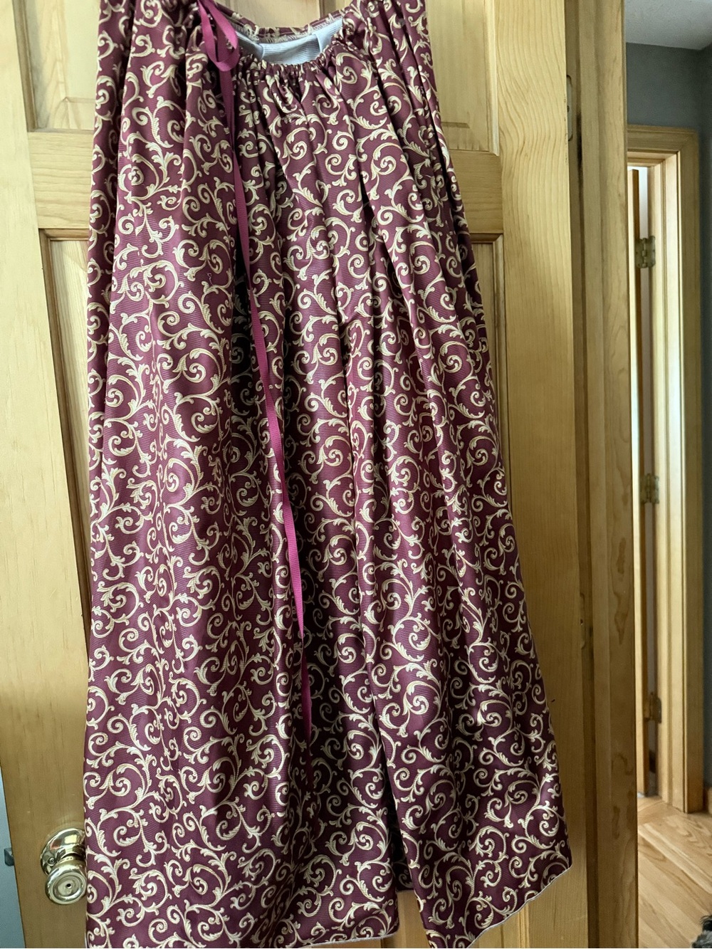 Damsel in This Dress Tulip Skirt – Rust & Gold Vine – One Size